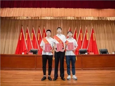 威勝集團楊靖、周天賜、肖正國被授予“長沙工匠”稱號！